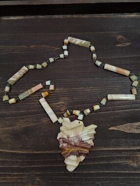 Hand‑Carved Mexican Marble Arrowhead Pendant Necklace – 24″, Boho Earthtones